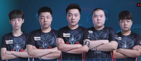 Team WE 教练：队伍现在遇到一些困难 每个人都会有自己的困难