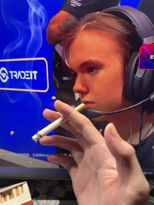 传奇杯 S2： MaRin 的 Ryze 无法被击败，在整场比赛中保持压力，击败了 Mlxg 的队伍，对抗 Zz1tai 的队伍